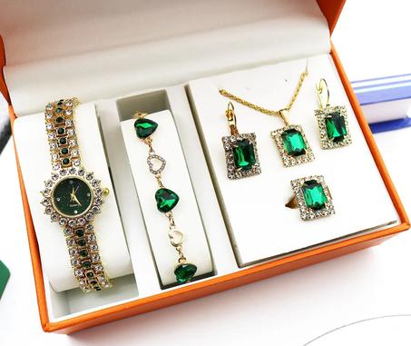 Parure de luxe avec montre, bracelet, collier, bague et boucles d'oreilles