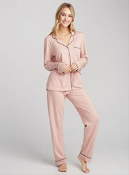 بيجامات نسائية