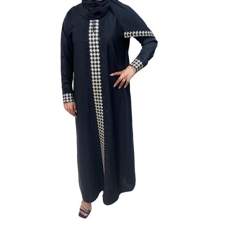 العباية مع تطريز امام انيق و على اطراف الكم