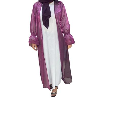 عباية مع فستان ابيض