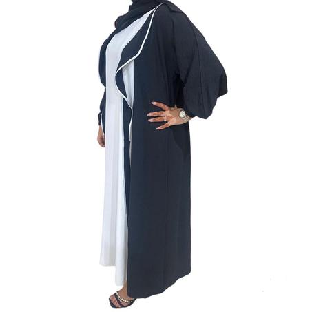 العباية رسمية بالفستان الابيض