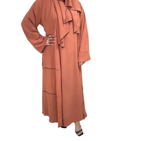 العباية رسمية بفستان داخلي