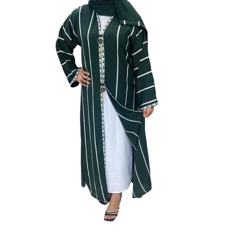 العباية انيقة بالفستان ابيض