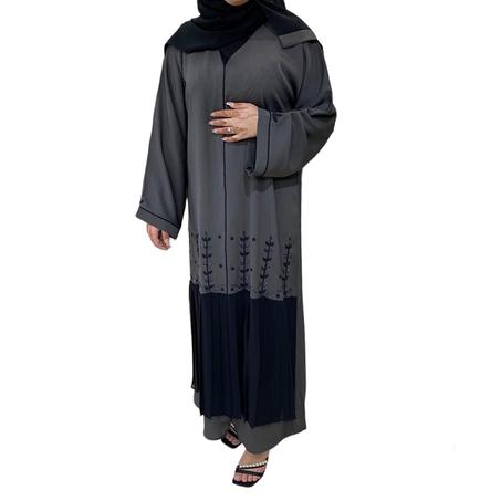 العباية انيقة مع تدخيلات كسرات من الأسفل