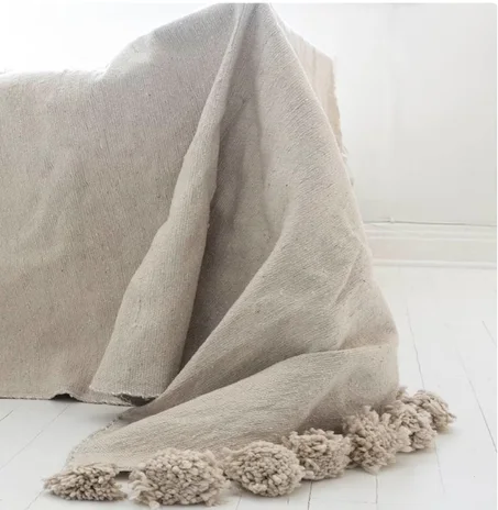 Artimorocco vous propose une Couverture Maroc Tissé a la main 100% naturel Couleur Beige.