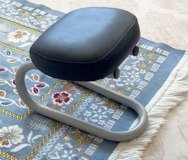 كرسي مريح لراحة الركبتين والظهر – مصنوع من مواد عالية الجودة