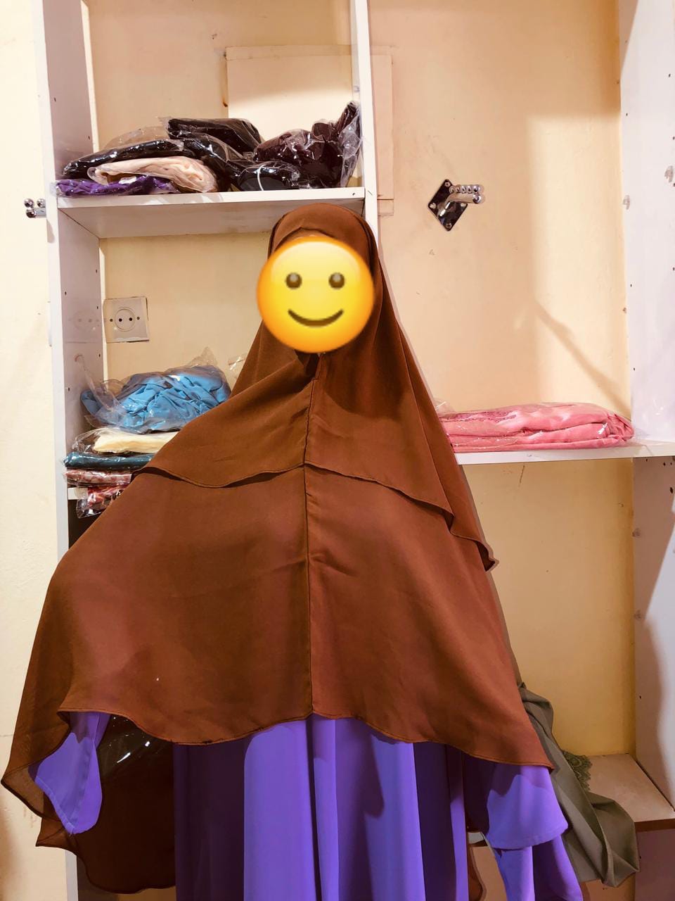 لون بني