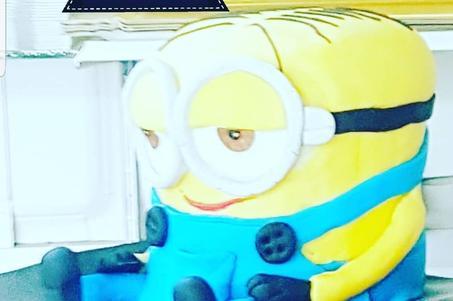 طرطة بعجينة السكر Minion