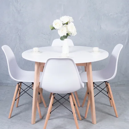 Table Élégance avec 4 Chaises – Style & Confort