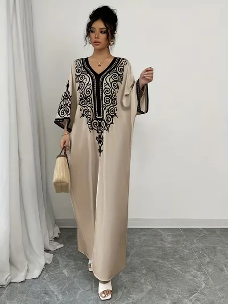عباية أنيقة على شكل حرف V وأكمام طويلة، مناسب للارتداء اليومي والرسمي، قابل للغسل في الغسالة