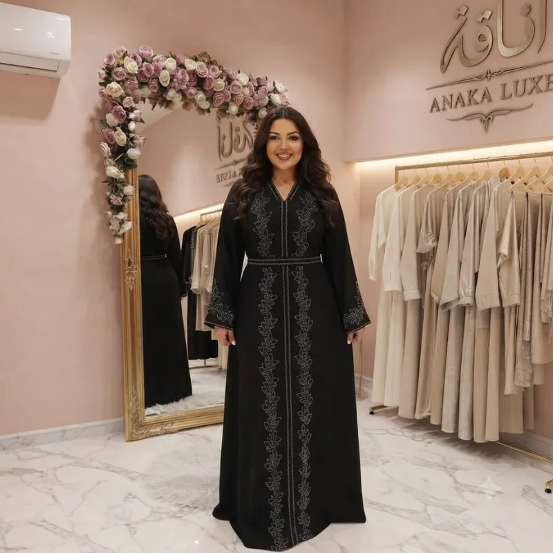 عباية أنيقة باللون الأسود