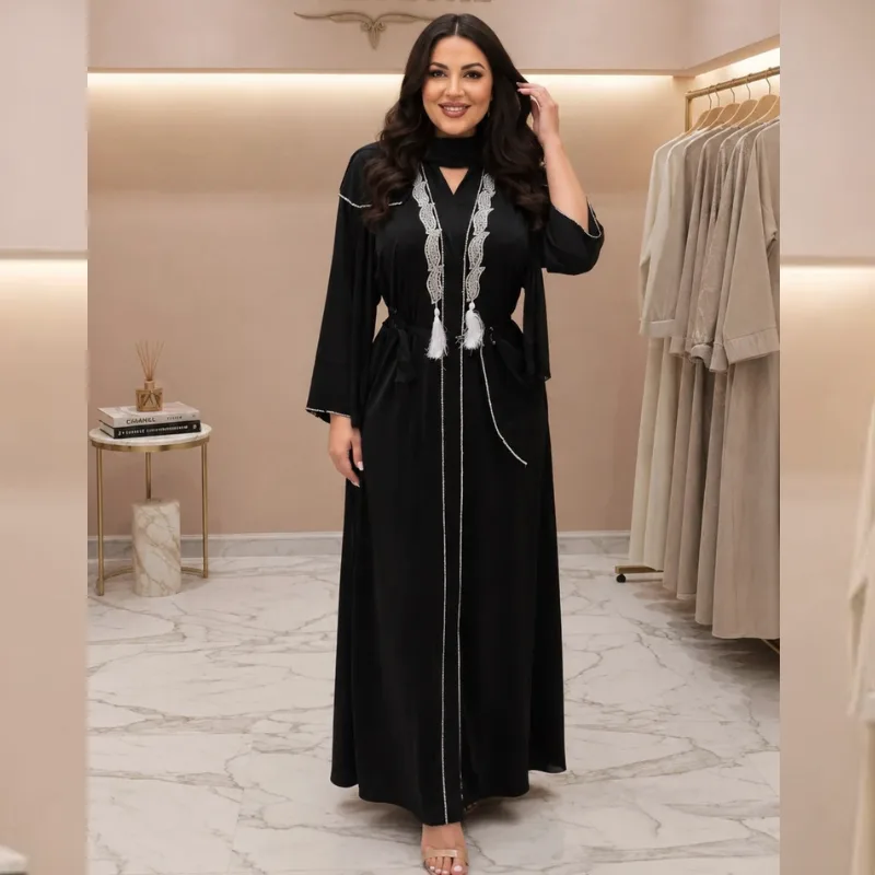 عباية أنيقة باللون الأسود