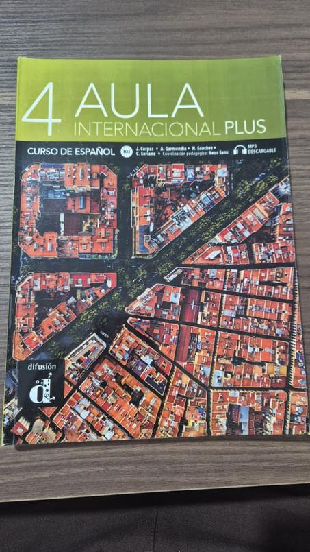 AULA INTERNATIONAL PLUS 4 BOOK