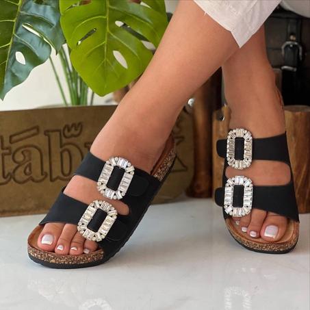 صندل نسائي فاخر بلمعة جذابة – خفيف الوزن ومناسب للارتداء طوال اليوم