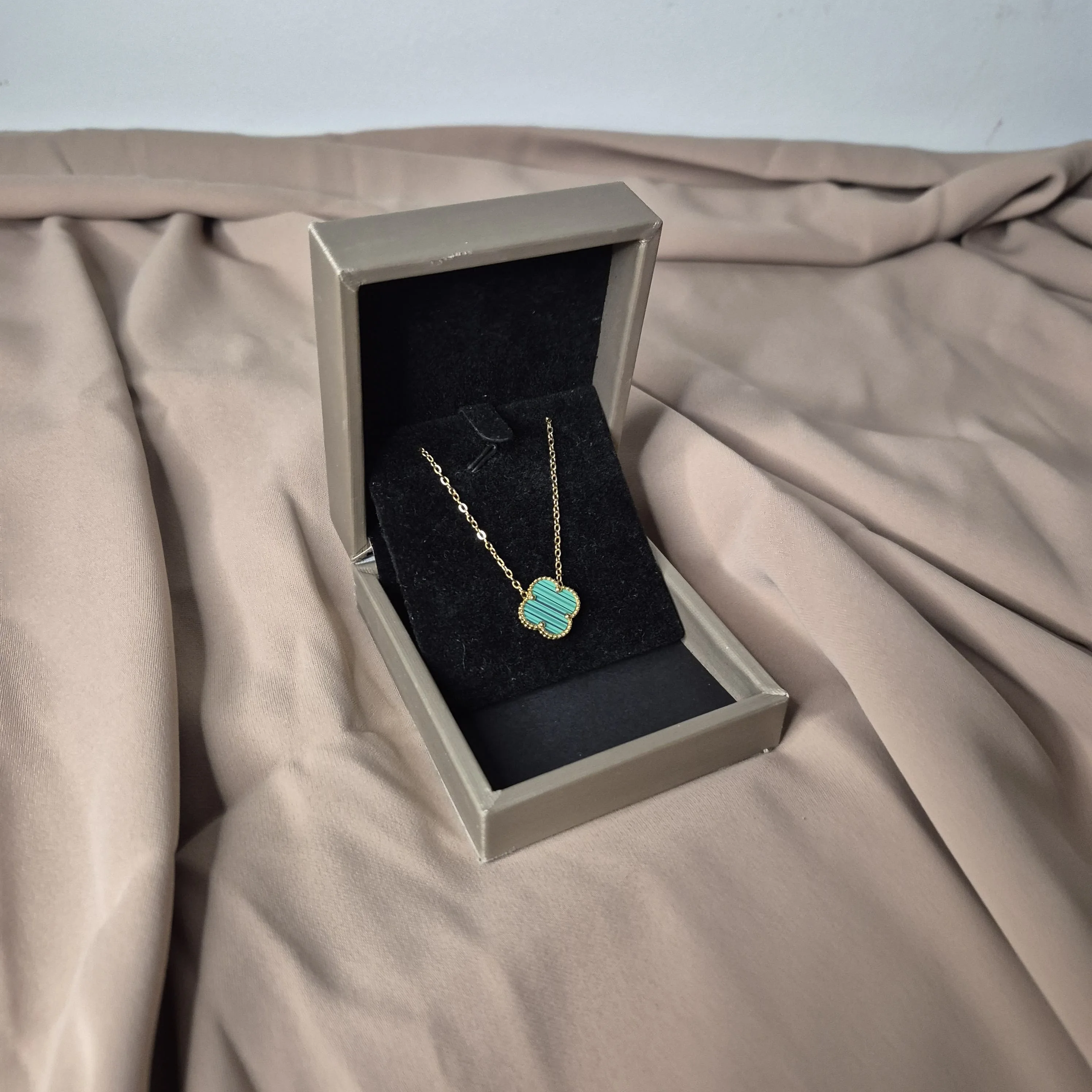 Collier Van Cleef (Vert ou Rouge)