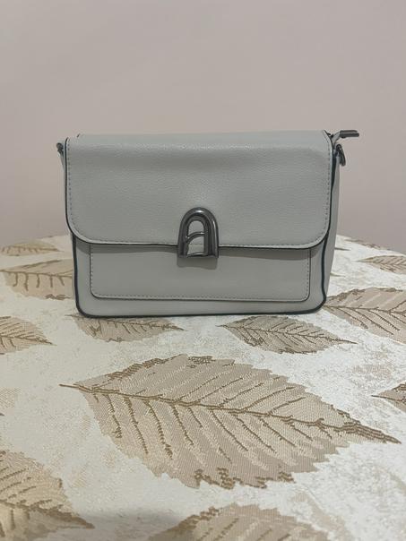 حقيبة يد نسائية