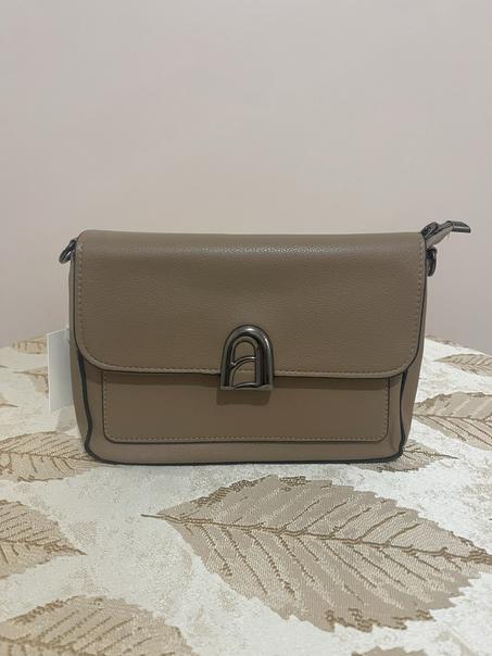 حقيبة يد نسائية