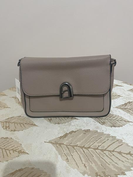 حقيبة يد نسائية