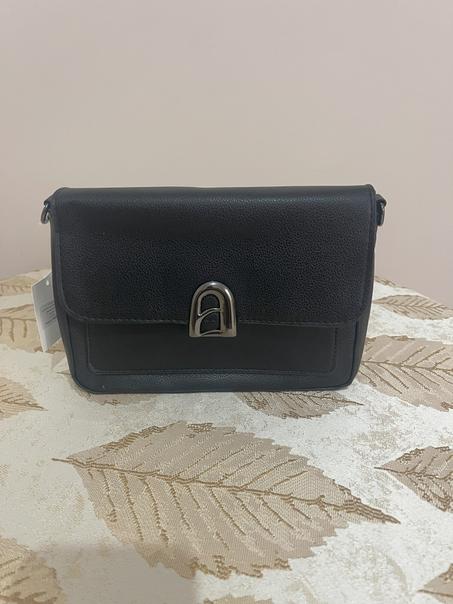 حقيبة يد نسائية