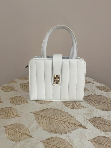 حقيبة يد نسائية