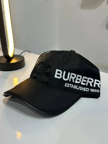 Casquette Burberry noir cuir