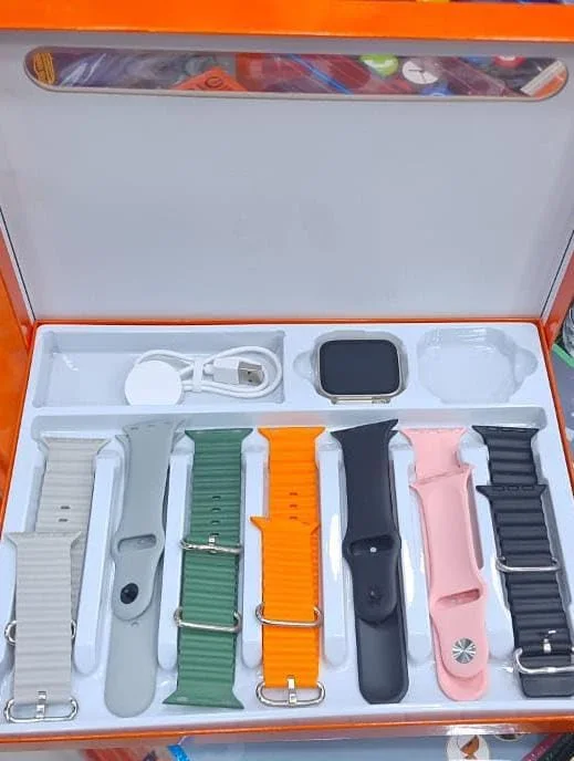 ساعة ذكية 7 في 1/ للرجال والنساء / مع 7 اساور اضافية عالية الجودة ومينا 49 ملم مع شاحن سريع، استمتع مع علبة تيتانيوم للشحن اللاسلكي 49 ملم برتقالي للرجال والنساء.