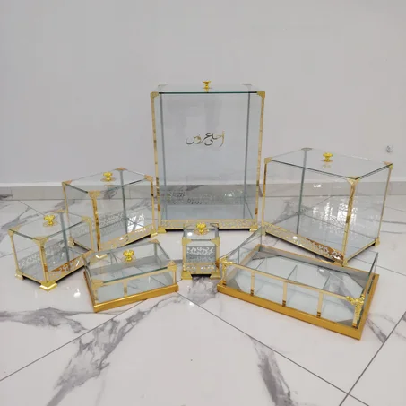 طقم علب زجاج بزخرفة الريشة الذهبية