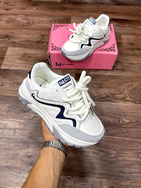 حذاء رياضي أنيق للنساء