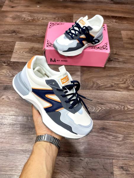 حذاء رياضي أنيق