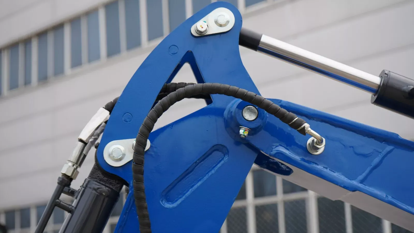 TERROR XI Mini Excavator 1 Ton Digger 13.5hp Gas Tracked Crawler B&S EPA Engine