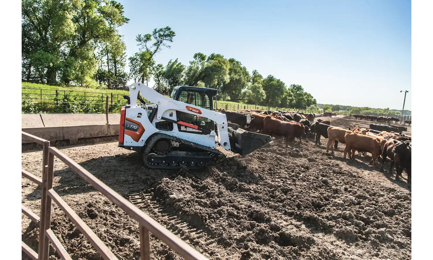 T770 Compact Track Loader