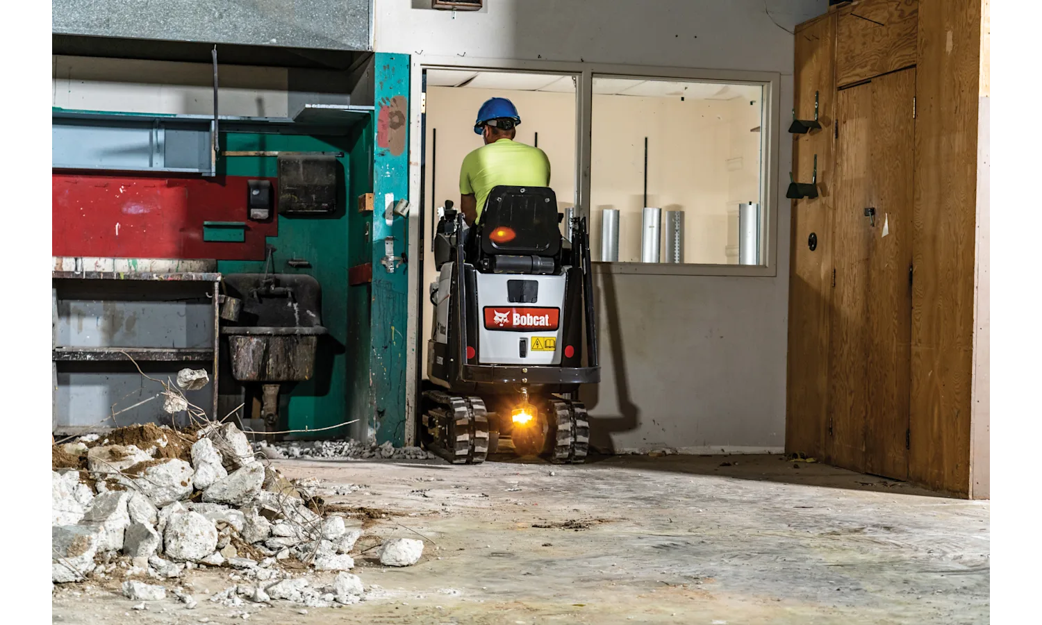 E10e Battery-Electric Compact Excavator