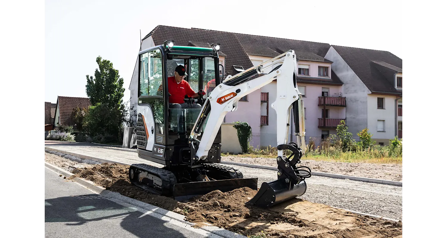 E16 Mini Excavator, R2-Series