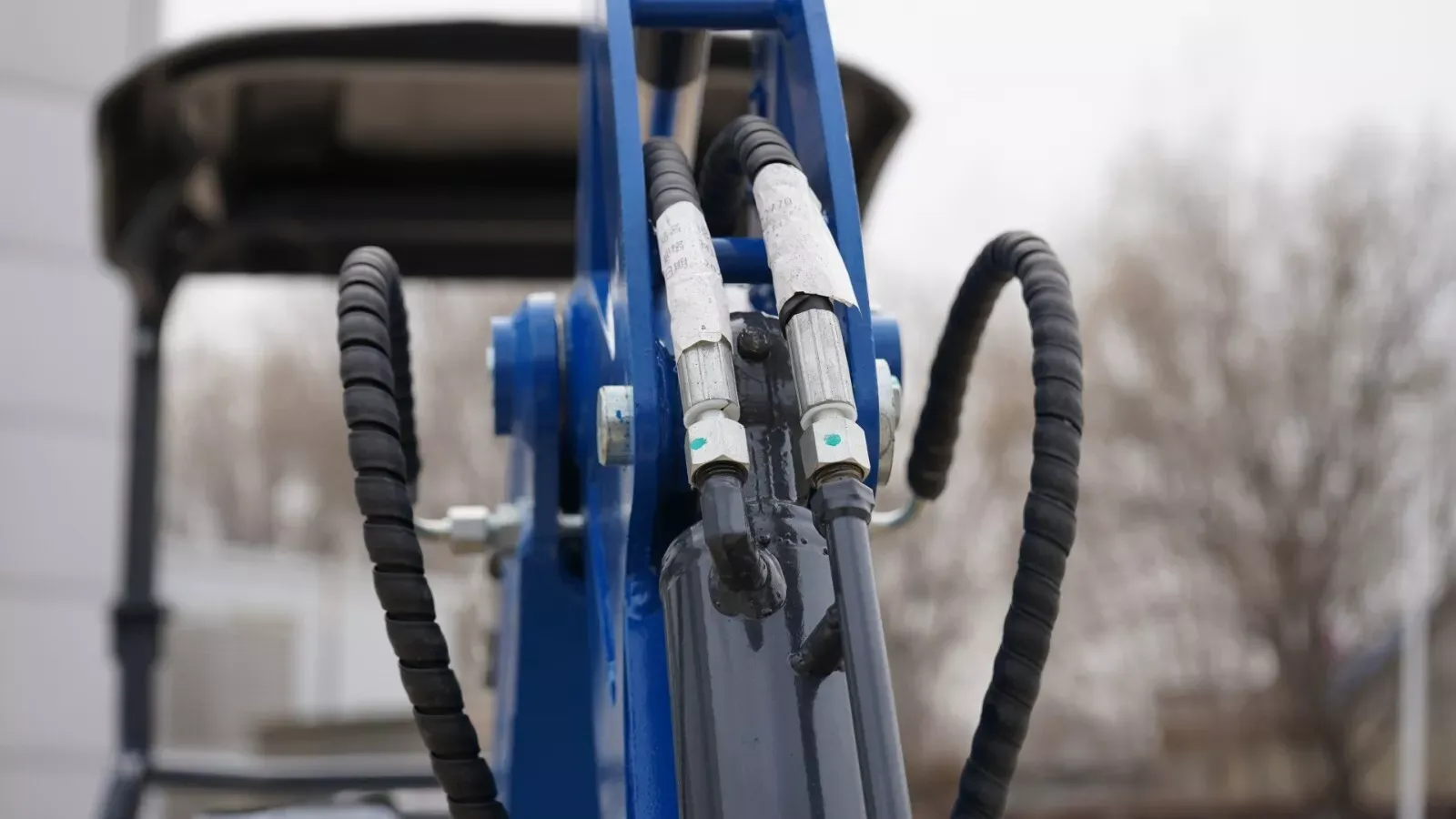 TERROR XI Mini Excavator 1 Ton Digger 13.5hp Gas Tracked Crawler B&S EPA Engine