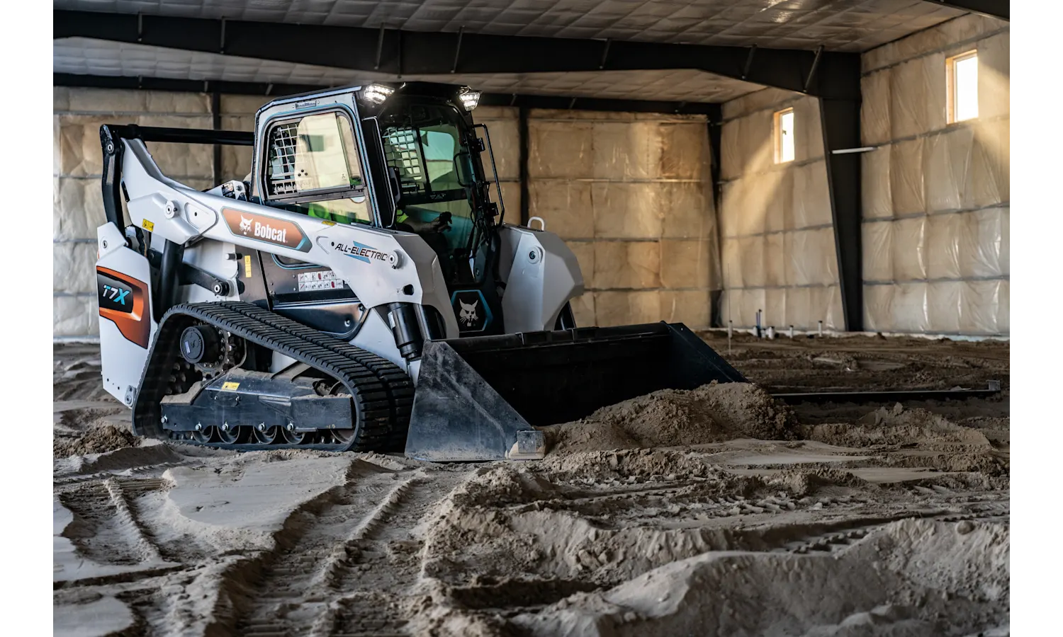 T7X Electric Compact Track Loader