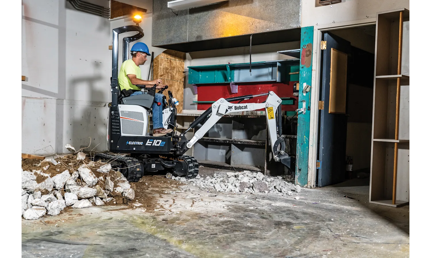 E10e Battery-Electric Compact Excavator