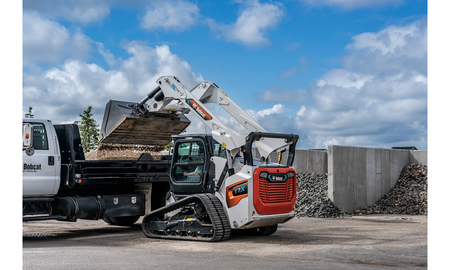 T7X Electric Compact Track Loader