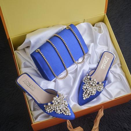 صندلة  نسائية بالعقيقة