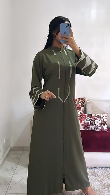 عبايا مطروزة