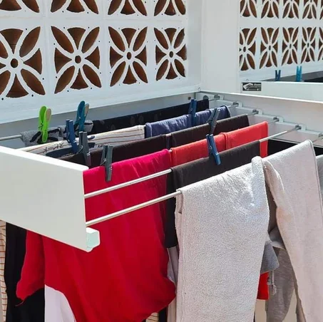 Sèche-linge mural pliable très pratique