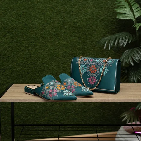 طقم البلغة المغربي مع حقيبة اليد بالتطريز الرباطي