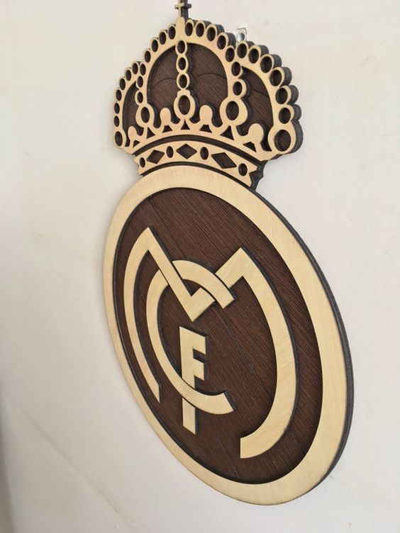 ديكور جداري لشعار RM