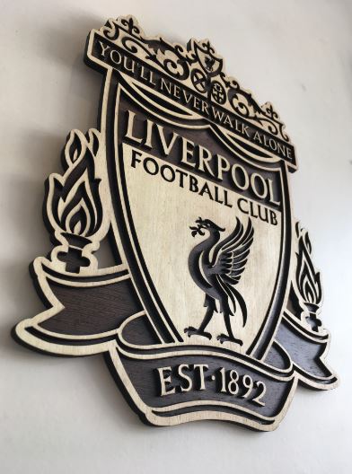 لوحة خشبية لشعار Liverpool
