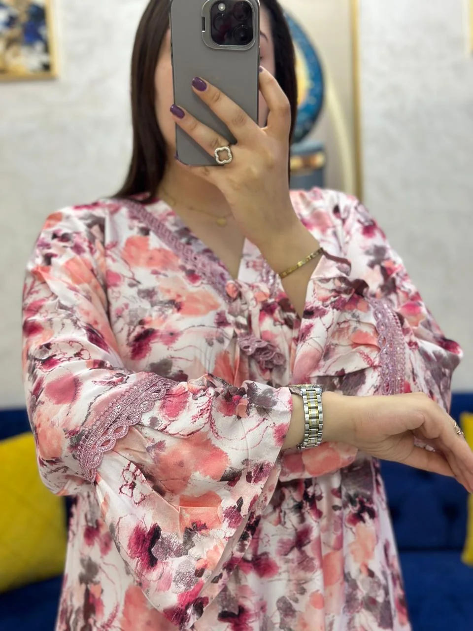 كندورة رائعة ثوب كريب ساتيني