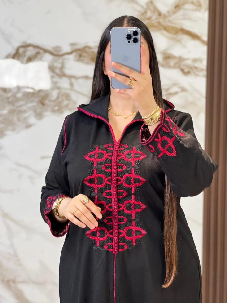 جلابة أنيقة مطروزة