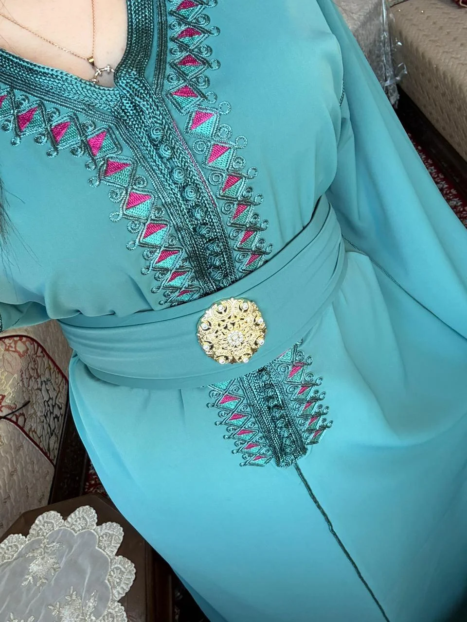 قفطان بالمضمة بالبروش