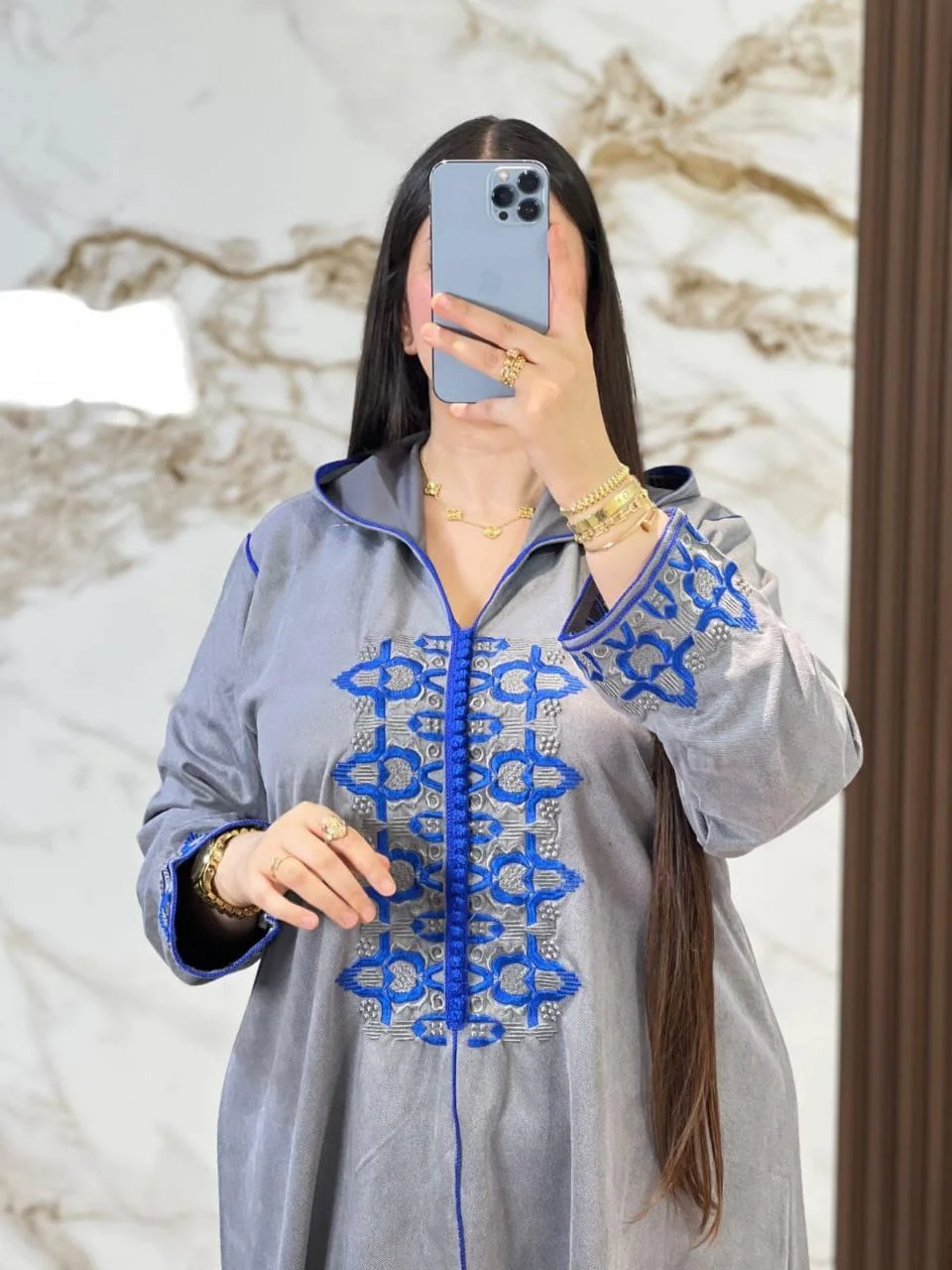 جلابة أنيقة مطروزة