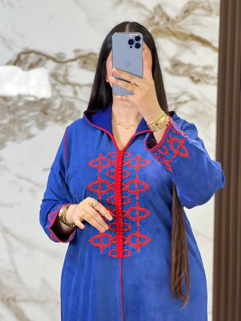 جلابة أنيقة مطروزة