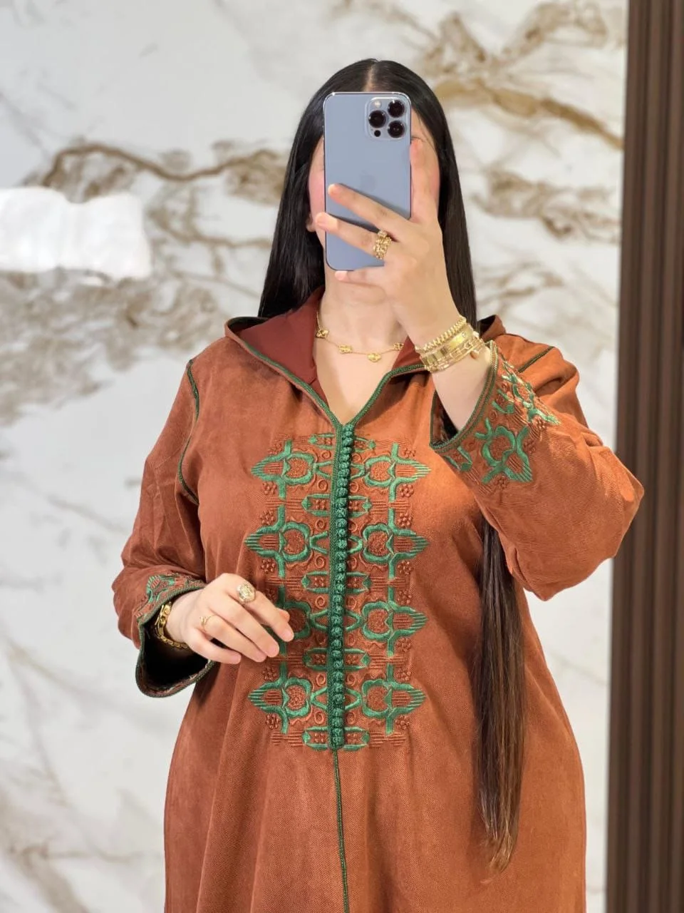 جلابة أنيقة مطروزة