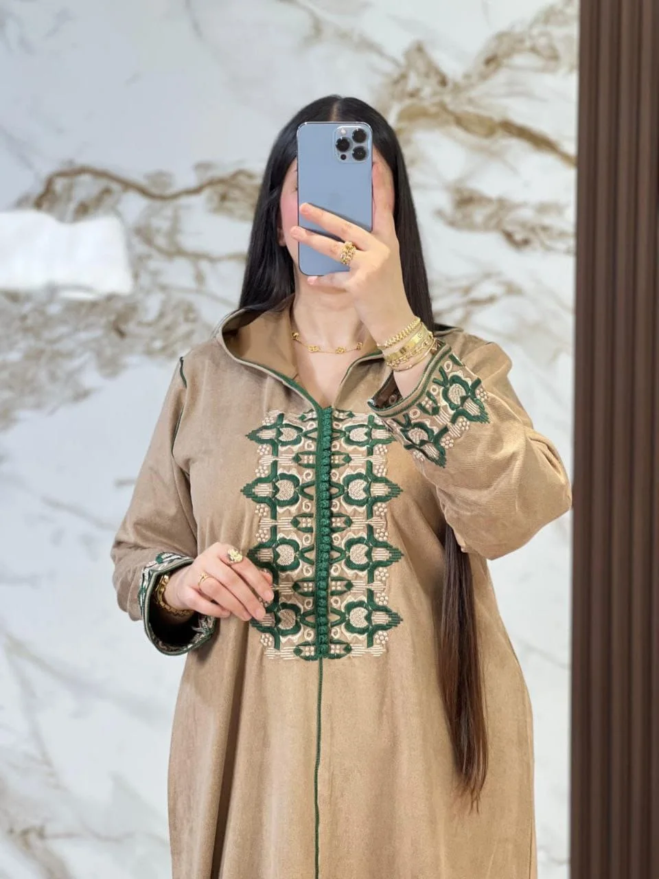 جلابة أنيقة مطروزة